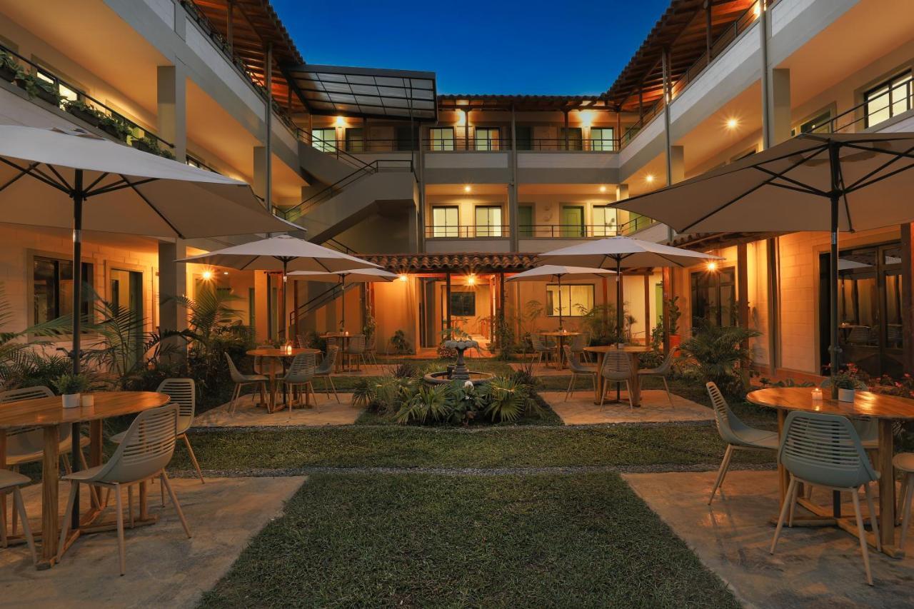 Soy Local Guatape Hotel ภายนอก รูปภาพ