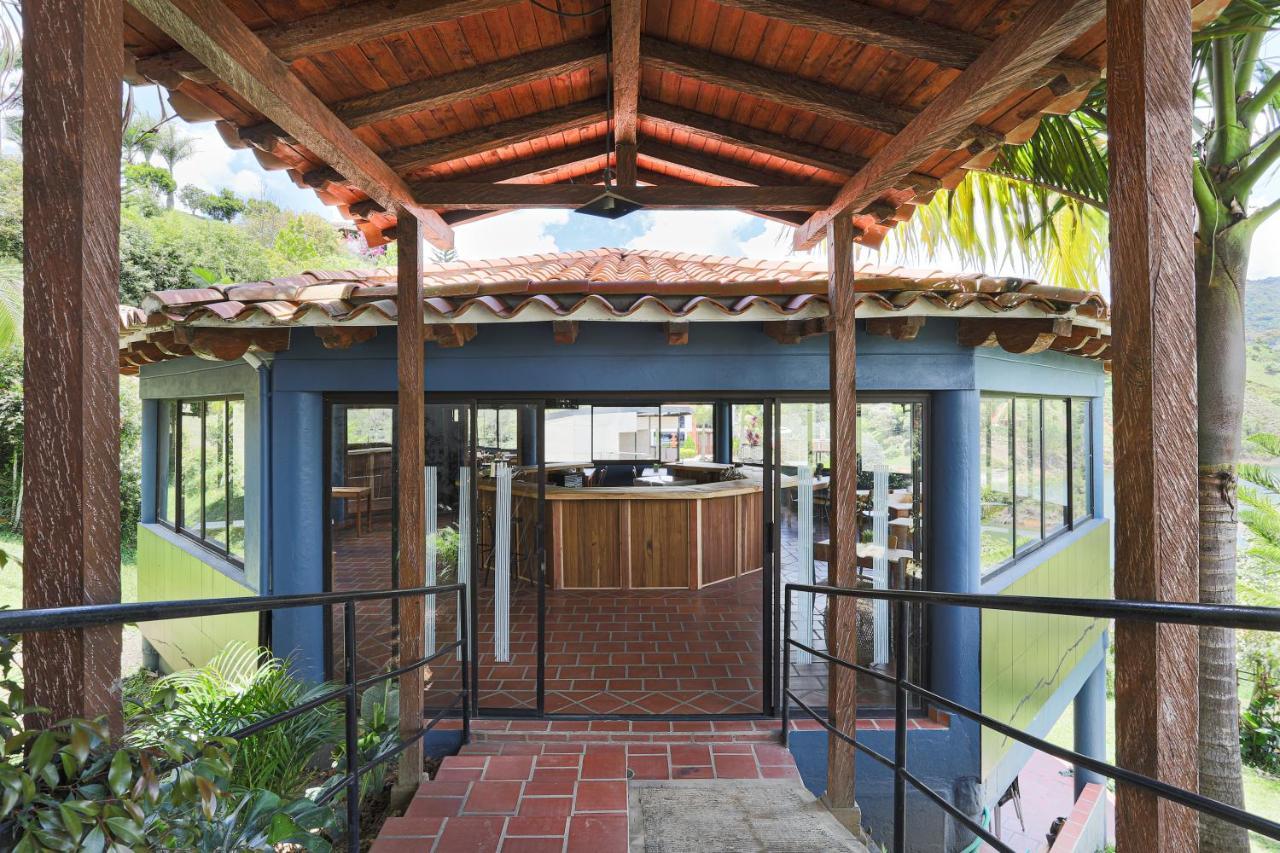 Soy Local Guatape Hotel ภายนอก รูปภาพ