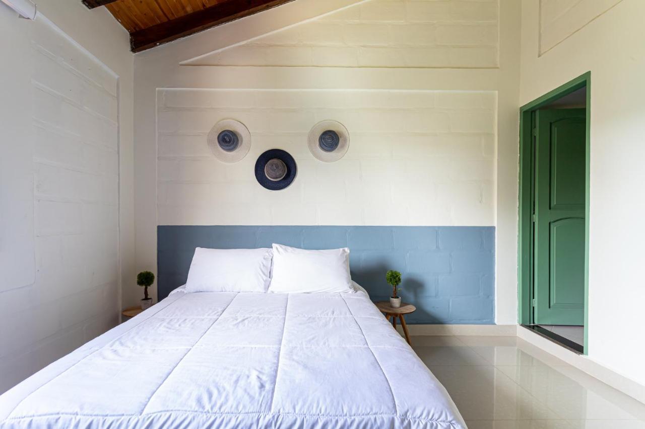 Soy Local Guatape Hotel ภายนอก รูปภาพ