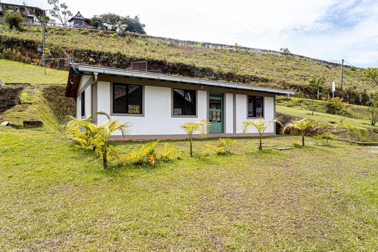 Soy Local Guatape Hotel ภายนอก รูปภาพ