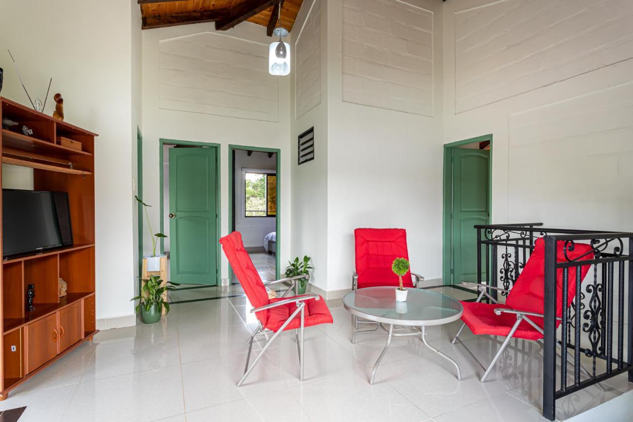 Soy Local Guatape Hotel ภายนอก รูปภาพ