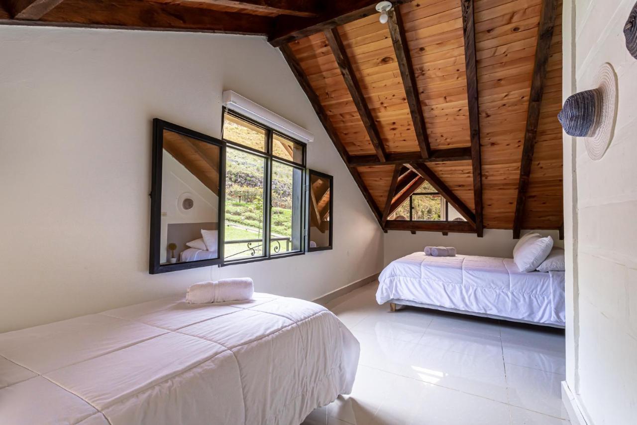 Soy Local Guatape Hotel ภายนอก รูปภาพ