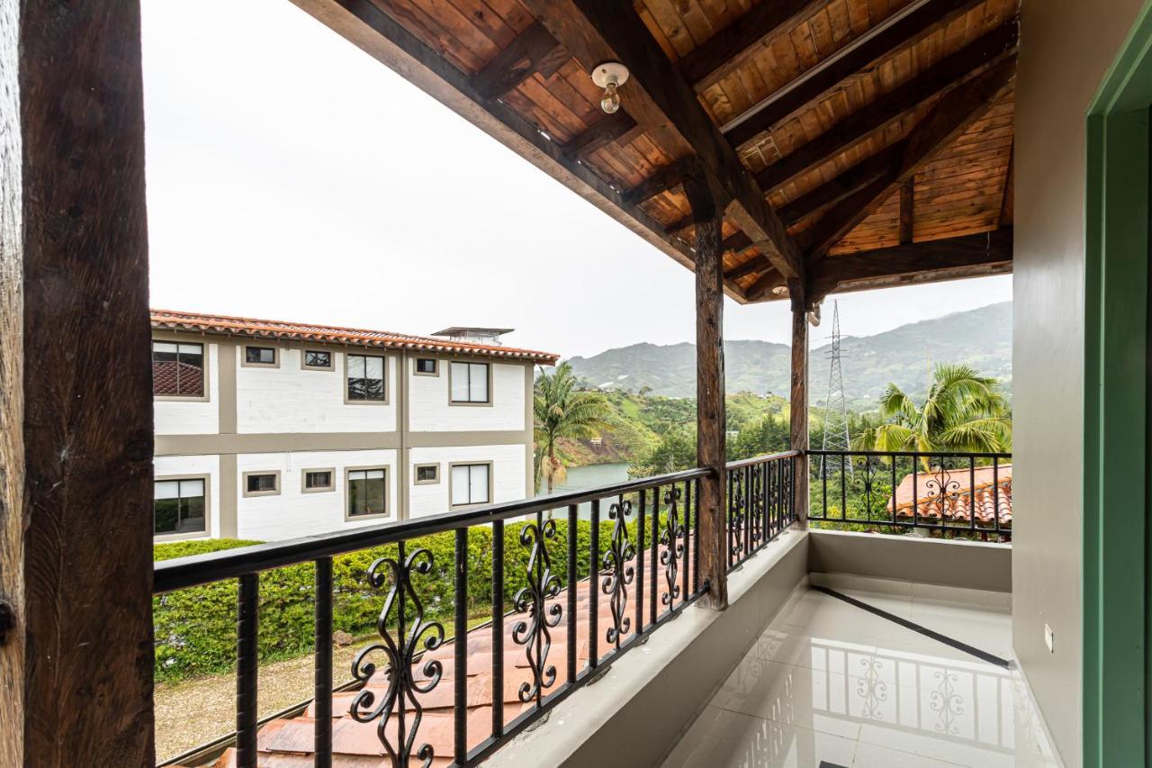 Soy Local Guatape Hotel ภายนอก รูปภาพ