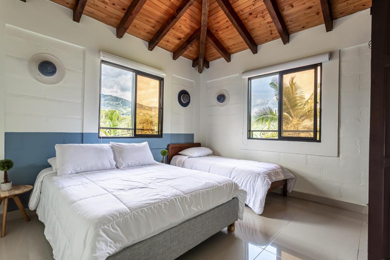 Soy Local Guatape Hotel ภายนอก รูปภาพ
