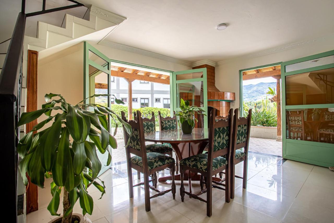 Soy Local Guatape Hotel ภายนอก รูปภาพ