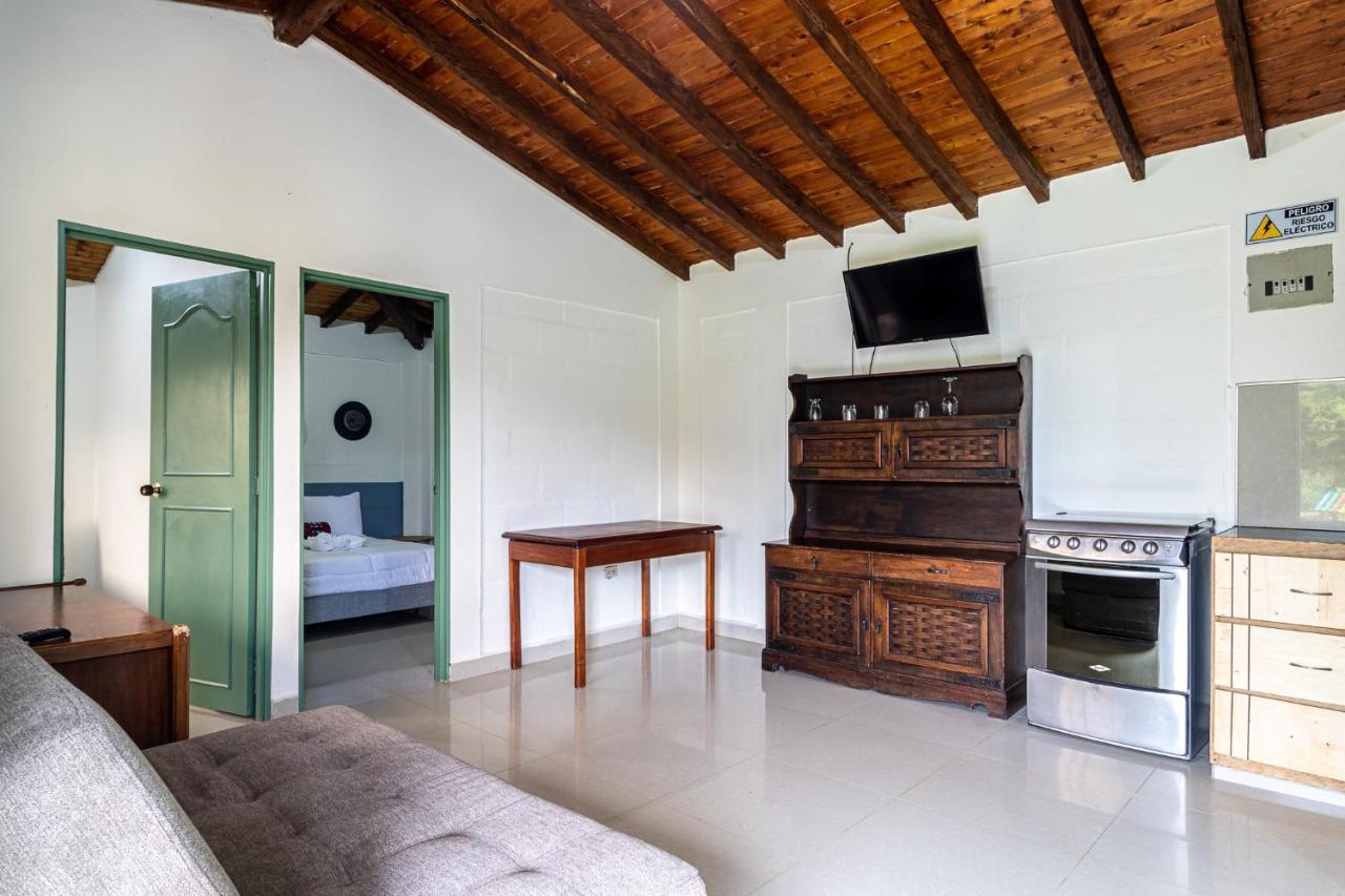 Soy Local Guatape Hotel ภายนอก รูปภาพ