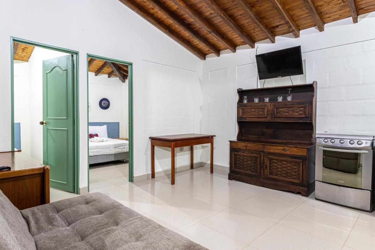 Soy Local Guatape Hotel ภายนอก รูปภาพ