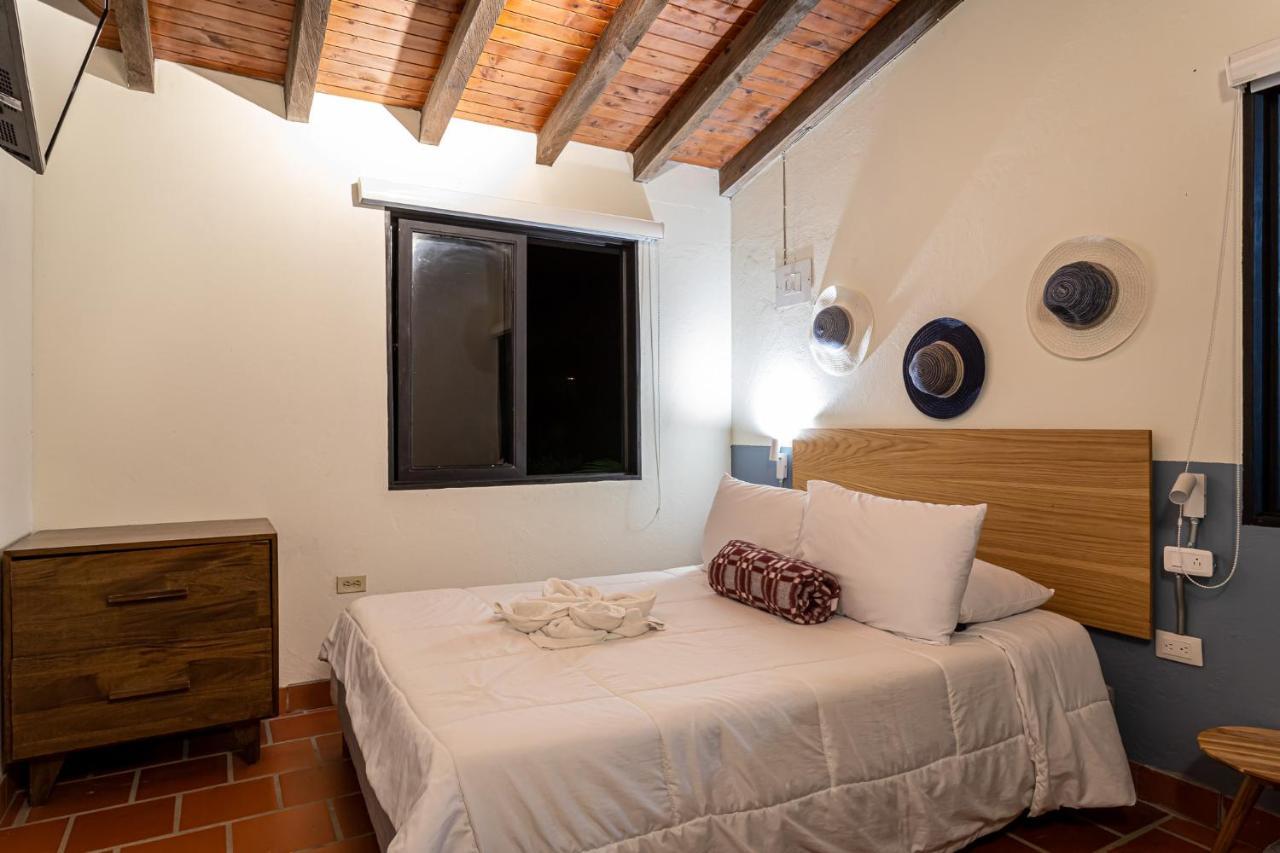 Soy Local Guatape Hotel ภายนอก รูปภาพ